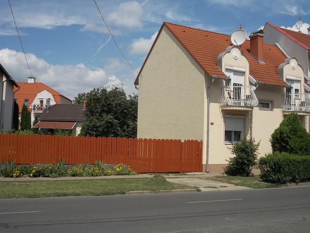 Eva Apartments Hajduszoboszlo Exterior photo