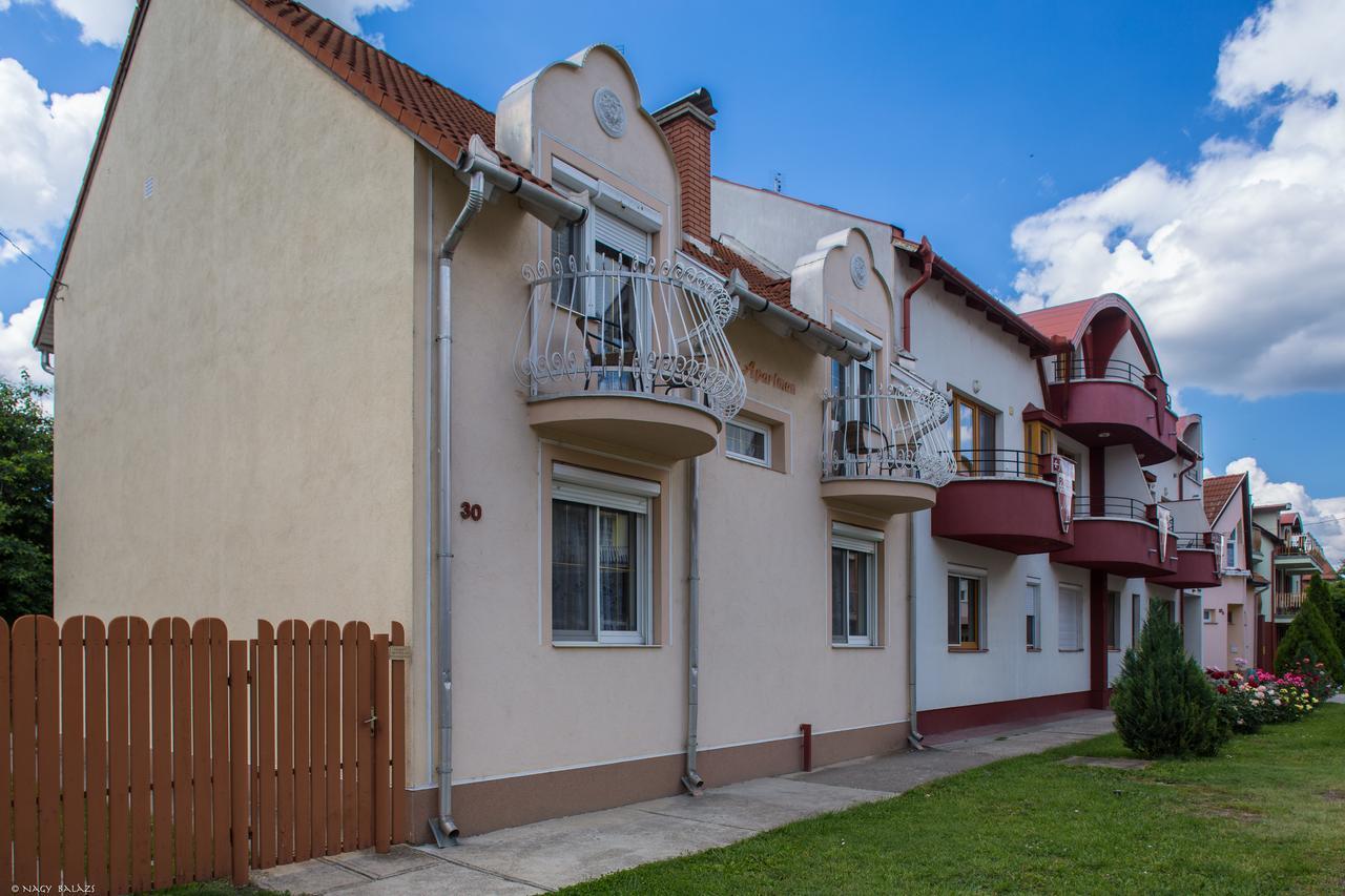 Eva Apartments Hajduszoboszlo Exterior photo