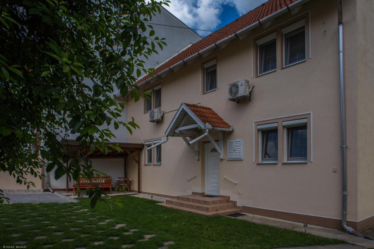 Eva Apartments Hajduszoboszlo Exterior photo