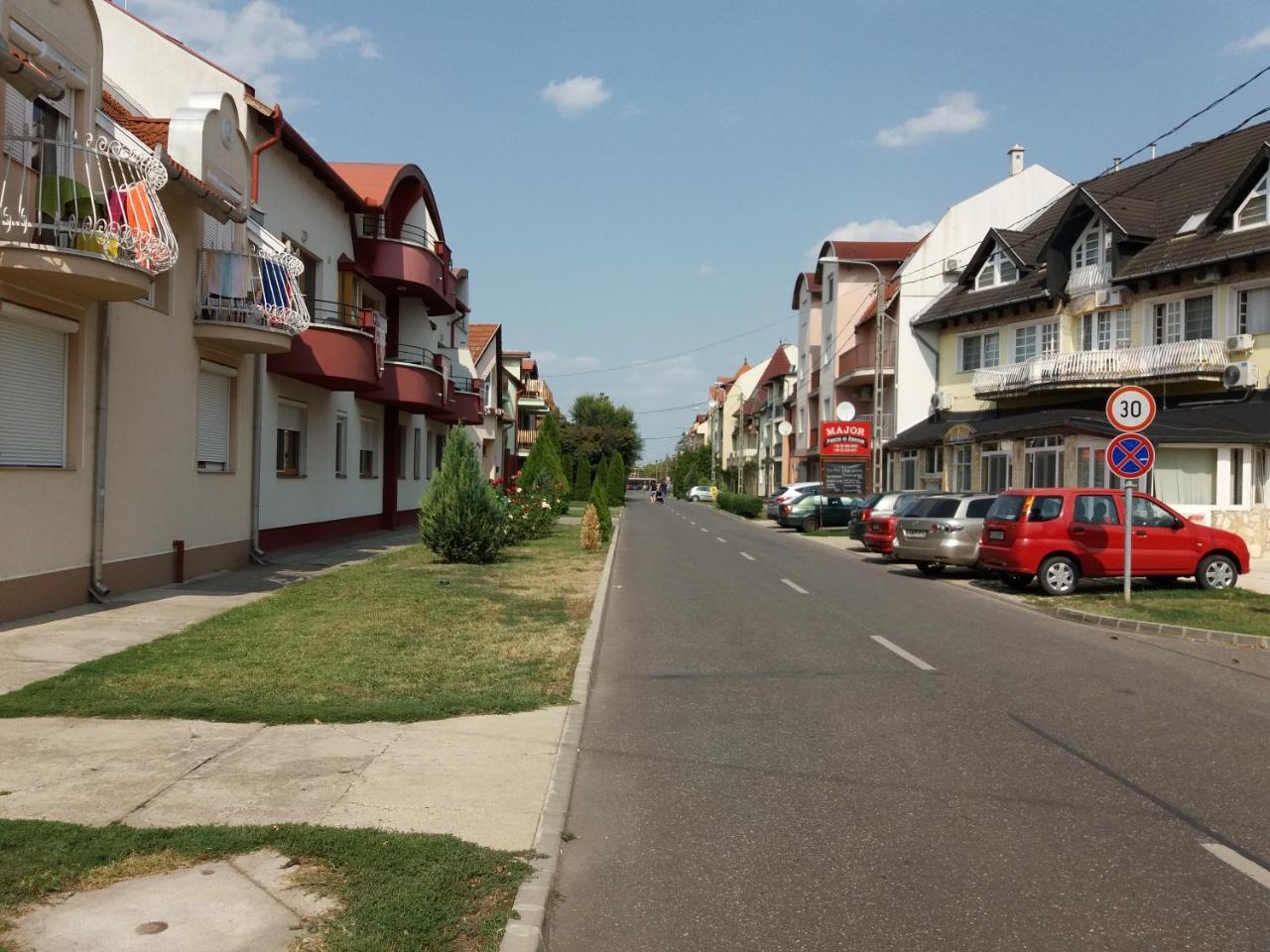 Eva Apartments Hajduszoboszlo Exterior photo