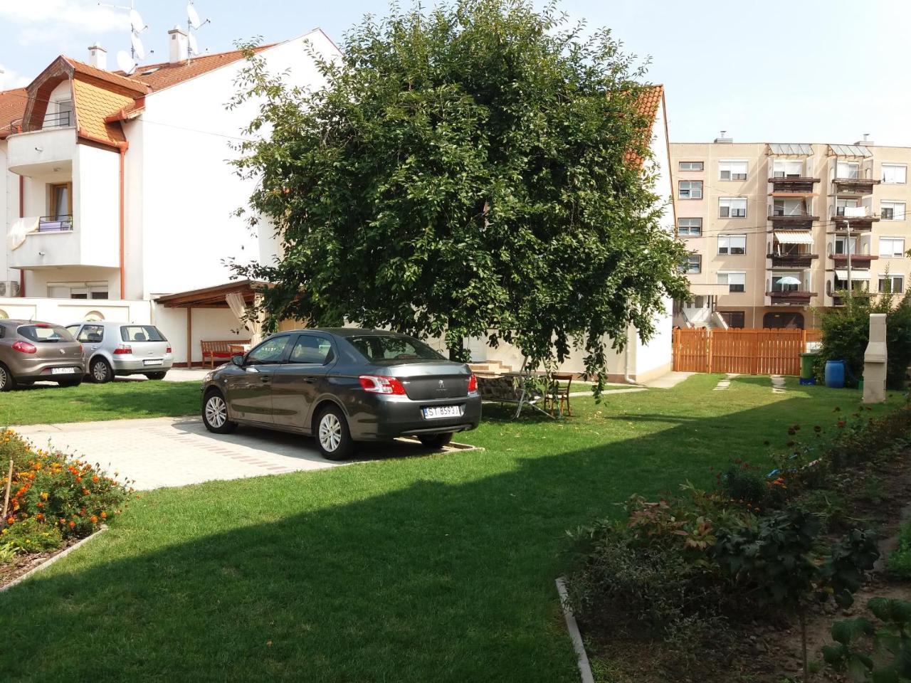 Eva Apartments Hajduszoboszlo Exterior photo